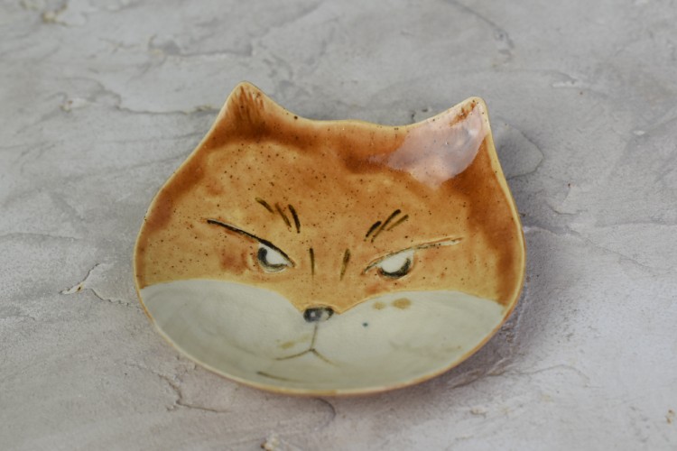 ルータ・インドラシューテ作　中皿　陶器　猫 ルータ・インドラシューテ作 中皿 陶器 猫 ルータ・インドラ